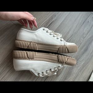 Canvas Sneaker